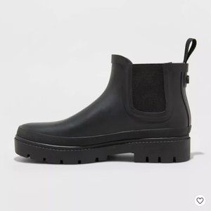UNIVERSAL THREAD black rubber chelsea rain bootie